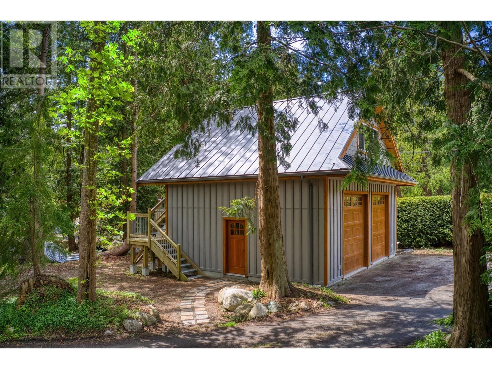 7858-7860 Redrooffs Road, Halfmoon Bay, British Columbia  V7Z 1A4 - Photo 6 - R2910840