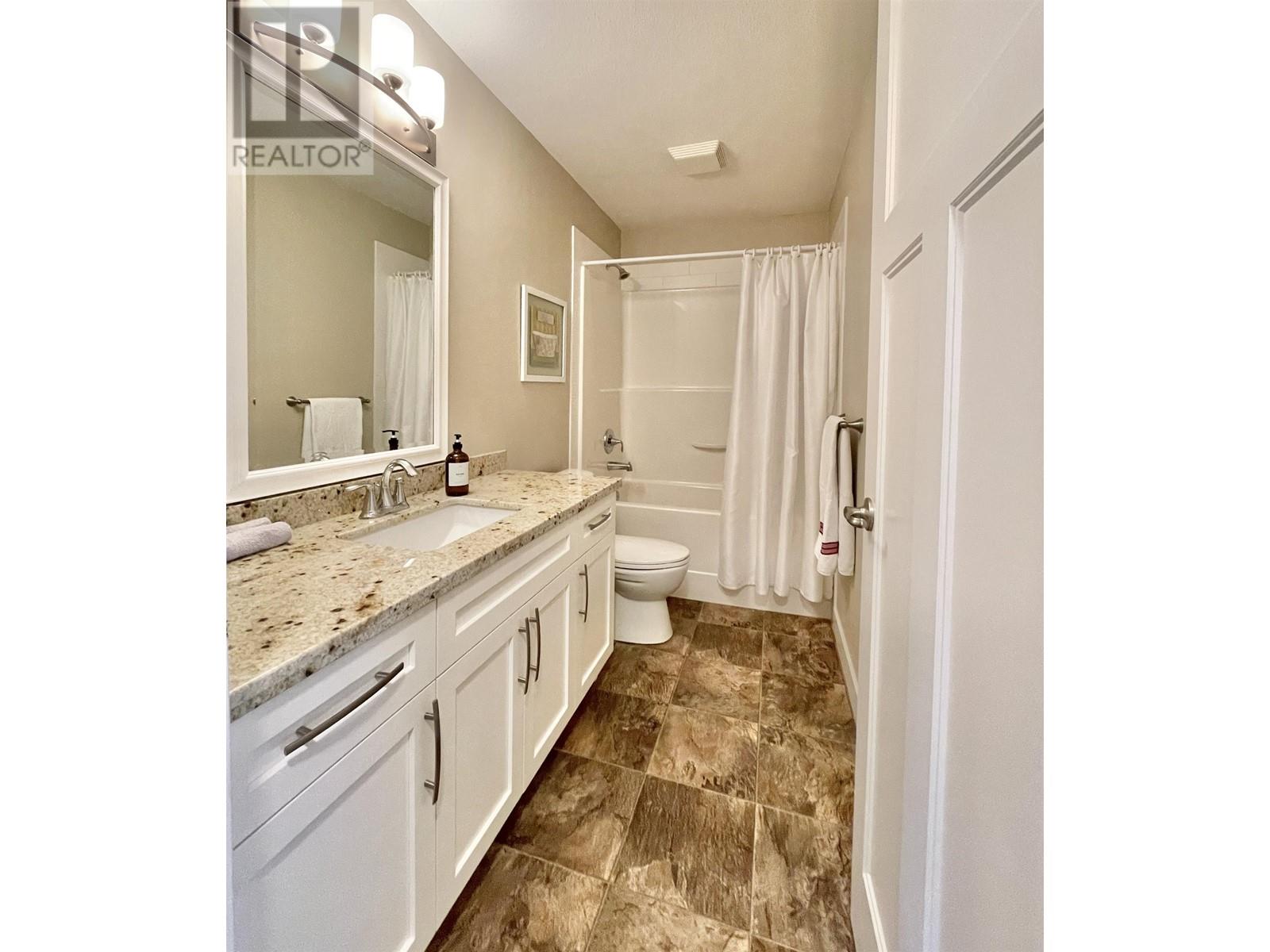 1044 Woodsworth Road, Gibsons, British Columbia  V0N 1V7 - Photo 10 - R2910847