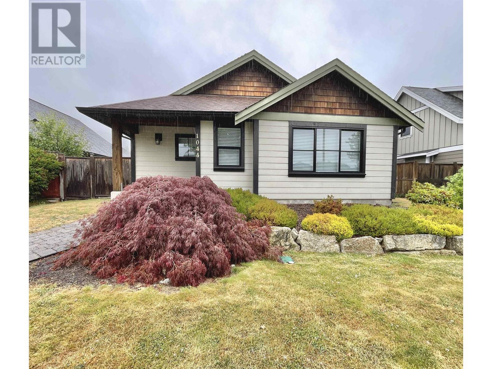 1044 Woodsworth Road, Gibsons, British Columbia  V0N 1V7 - Photo 2 - R2910847