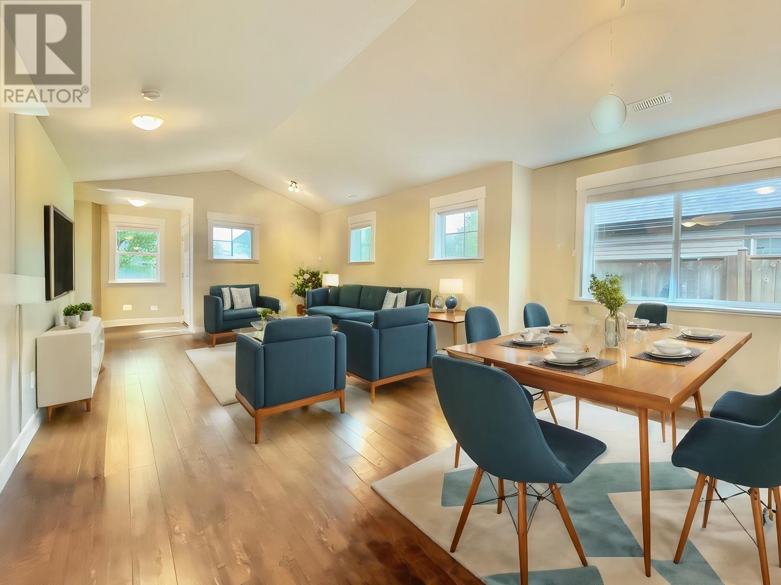 1044 Woodsworth Road, Gibsons, British Columbia  V0N 1V7 - Photo 3 - R2910847
