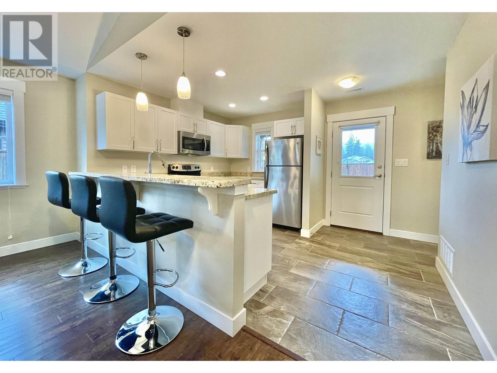 1044 Woodsworth Road, Gibsons, British Columbia  V0N 1V7 - Photo 5 - R2910847