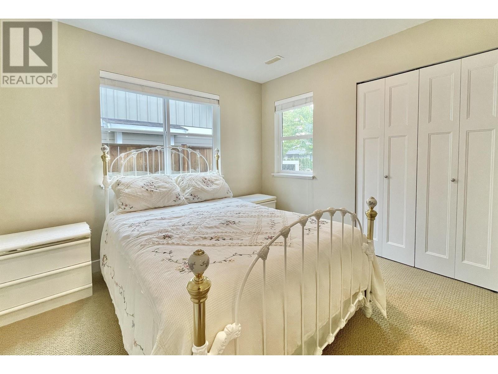 1044 Woodsworth Road, Gibsons, British Columbia  V0N 1V7 - Photo 9 - R2910847