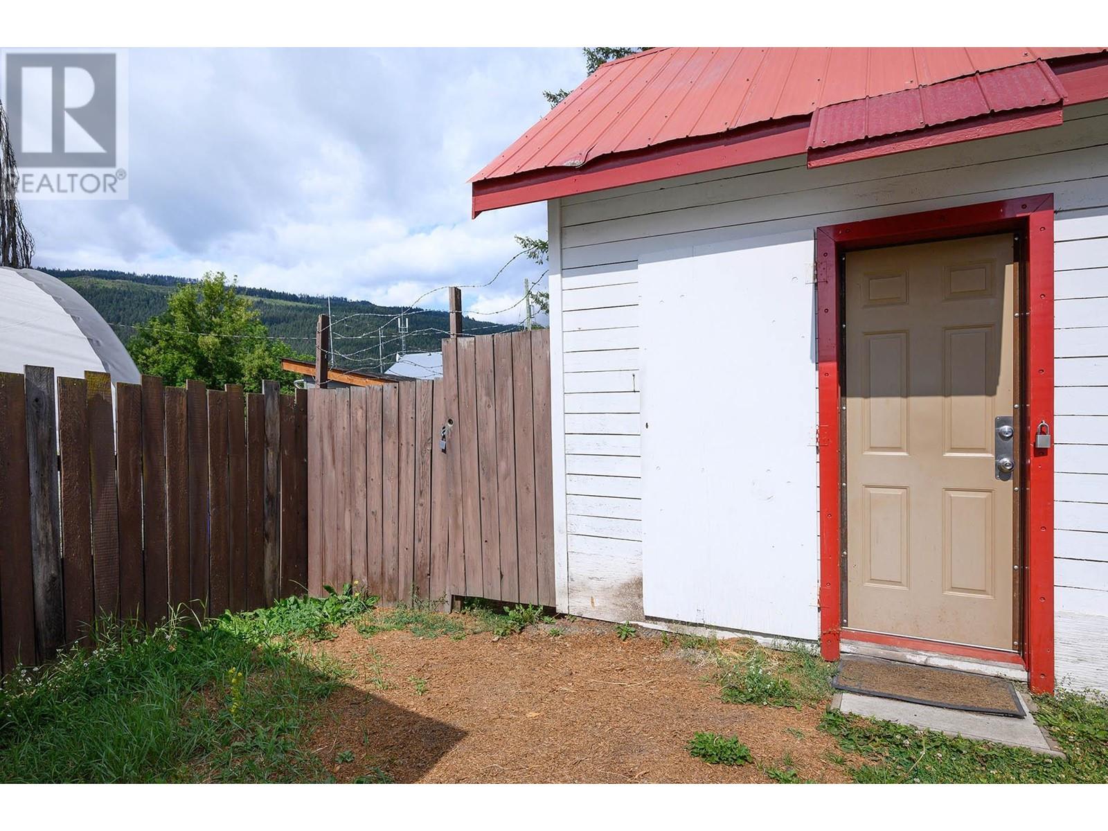 136 Highway 24, Little Fort, British Columbia   - Photo 48 - 180108