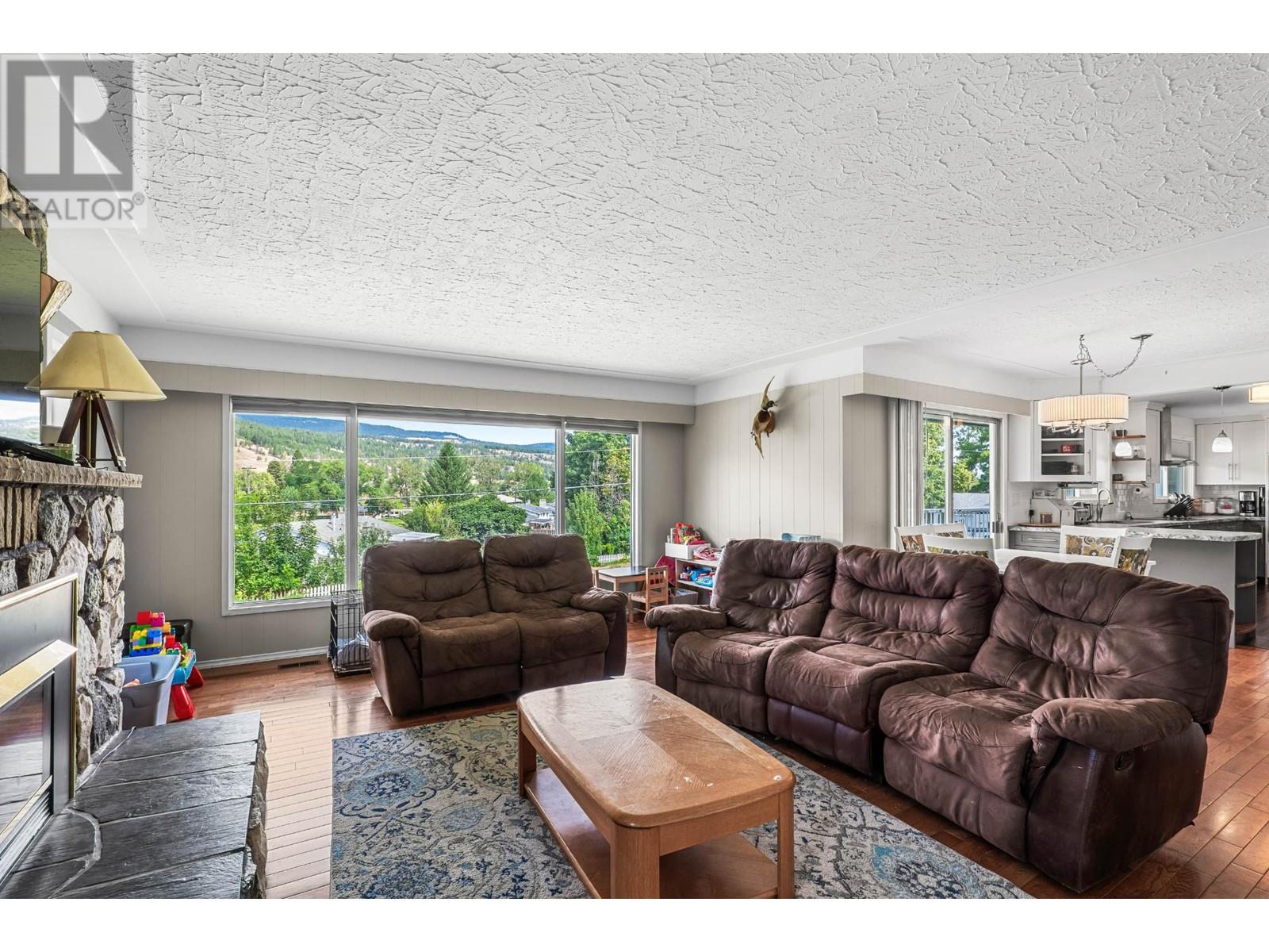 211 Blueberry Place, Kamloops, British Columbia  V2H 1M4 - Photo 11 - 180122