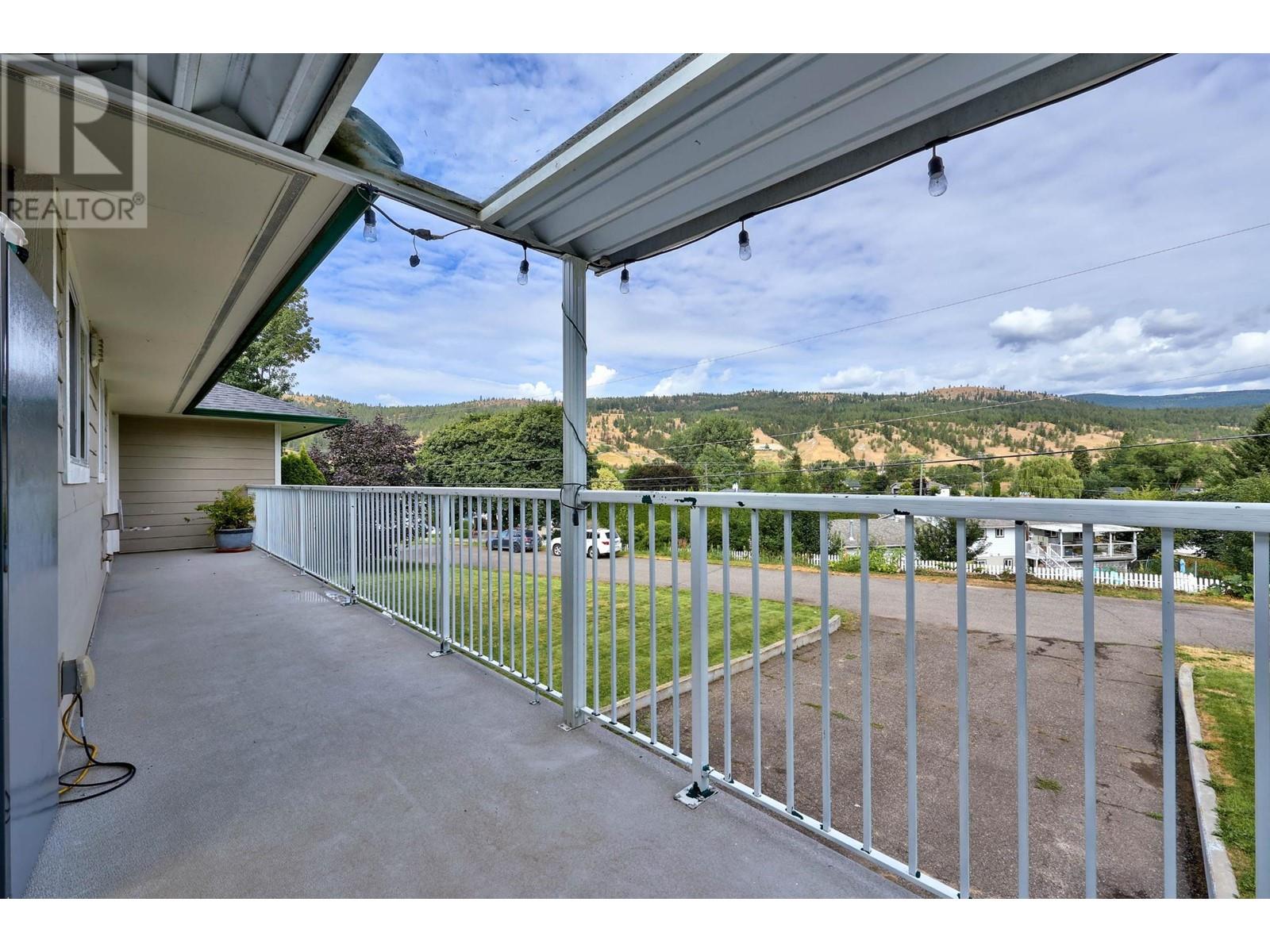 211 Blueberry Place, Kamloops, British Columbia  V2H 1M4 - Photo 12 - 180122