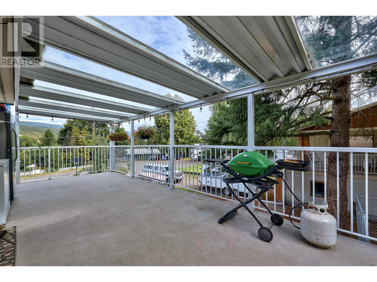 211 Blueberry Place, Kamloops, British Columbia  V2H 1M4 - Photo 14 - 180122