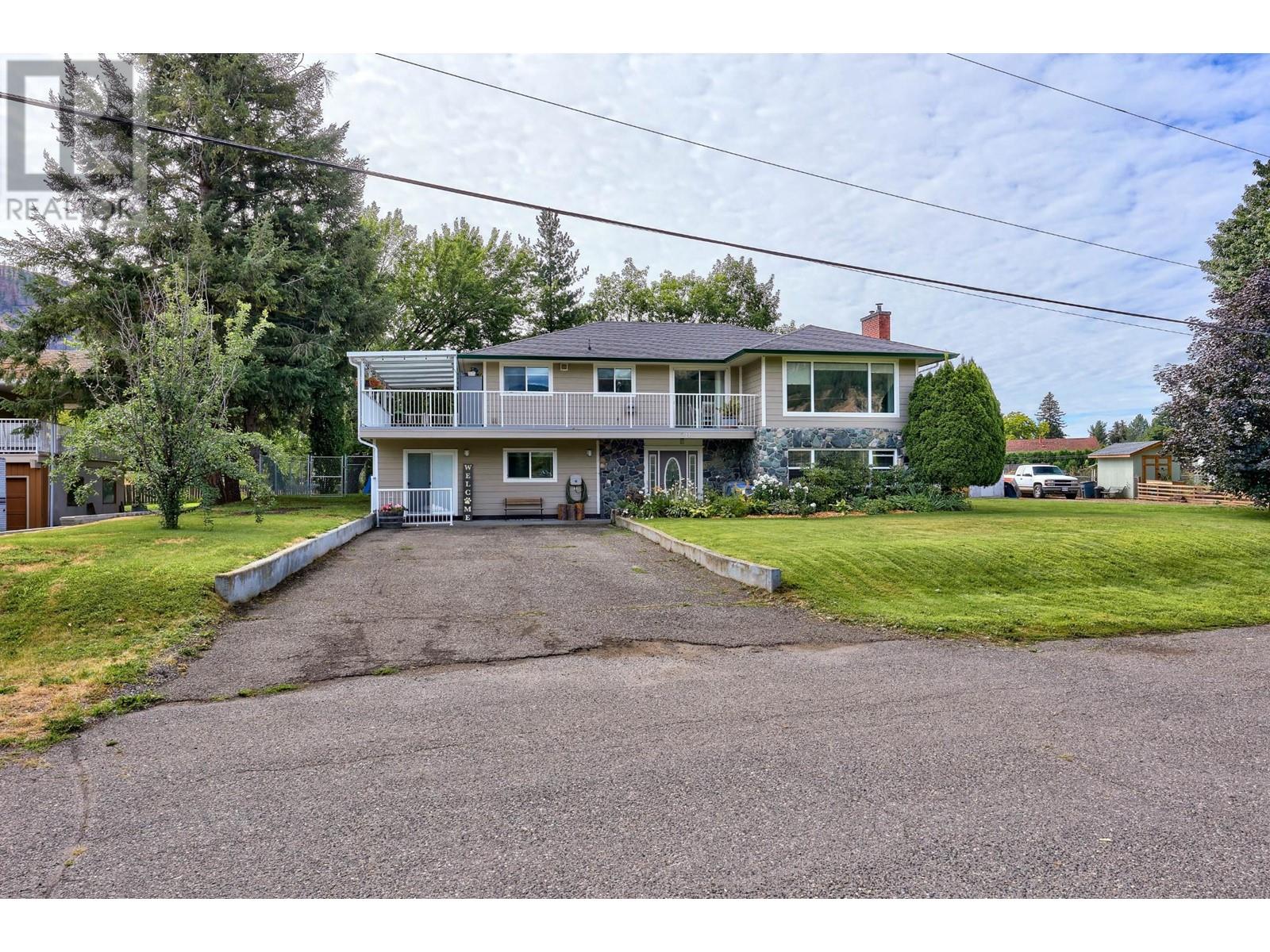 211 Blueberry Place, Kamloops, British Columbia  V2H 1M4 - Photo 3 - 180122