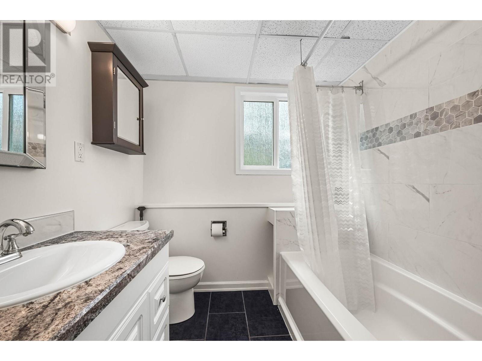 211 Blueberry Place, Kamloops, British Columbia  V2H 1M4 - Photo 30 - 180122