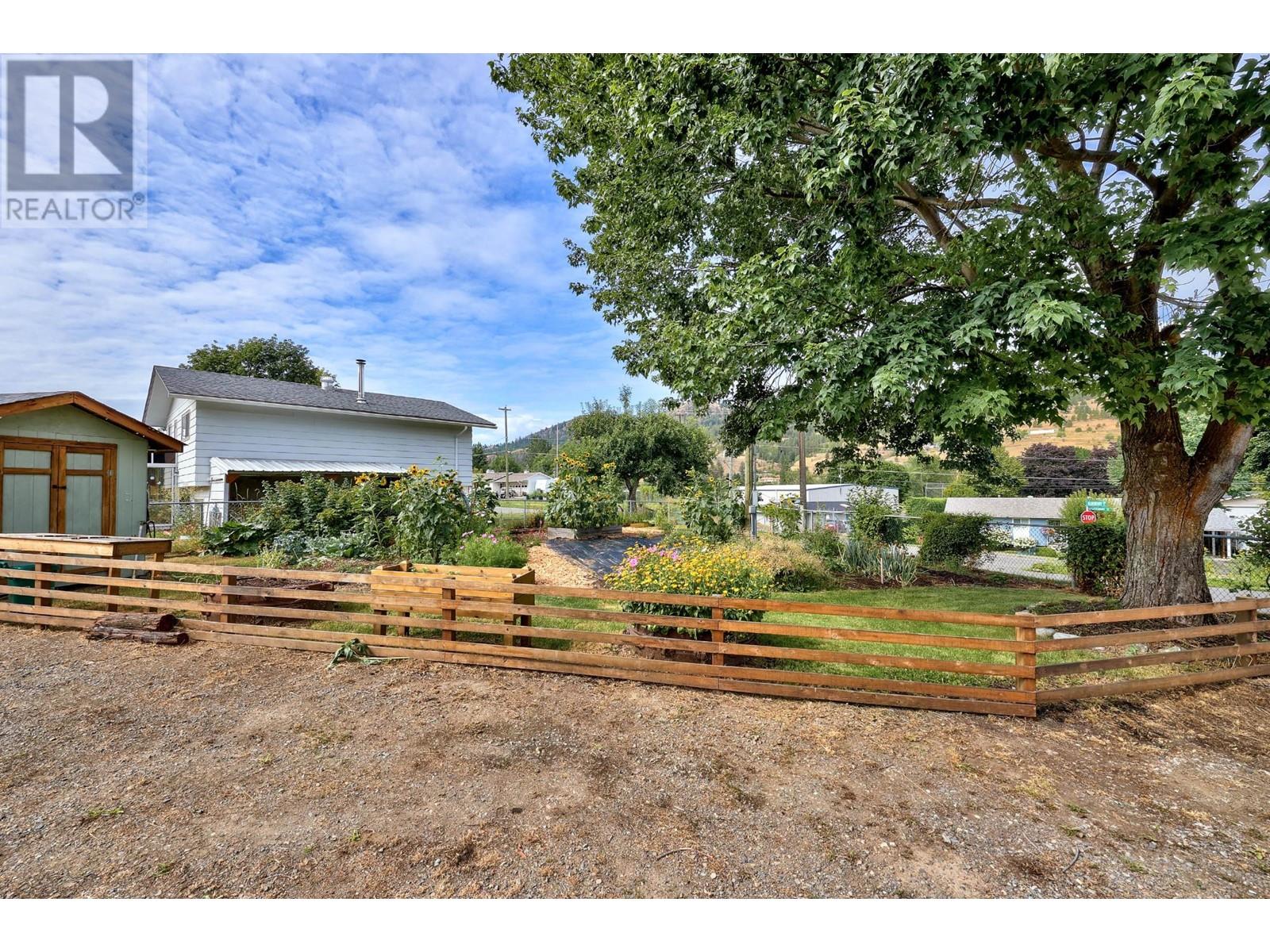 211 Blueberry Place, Kamloops, British Columbia  V2H 1M4 - Photo 38 - 180122