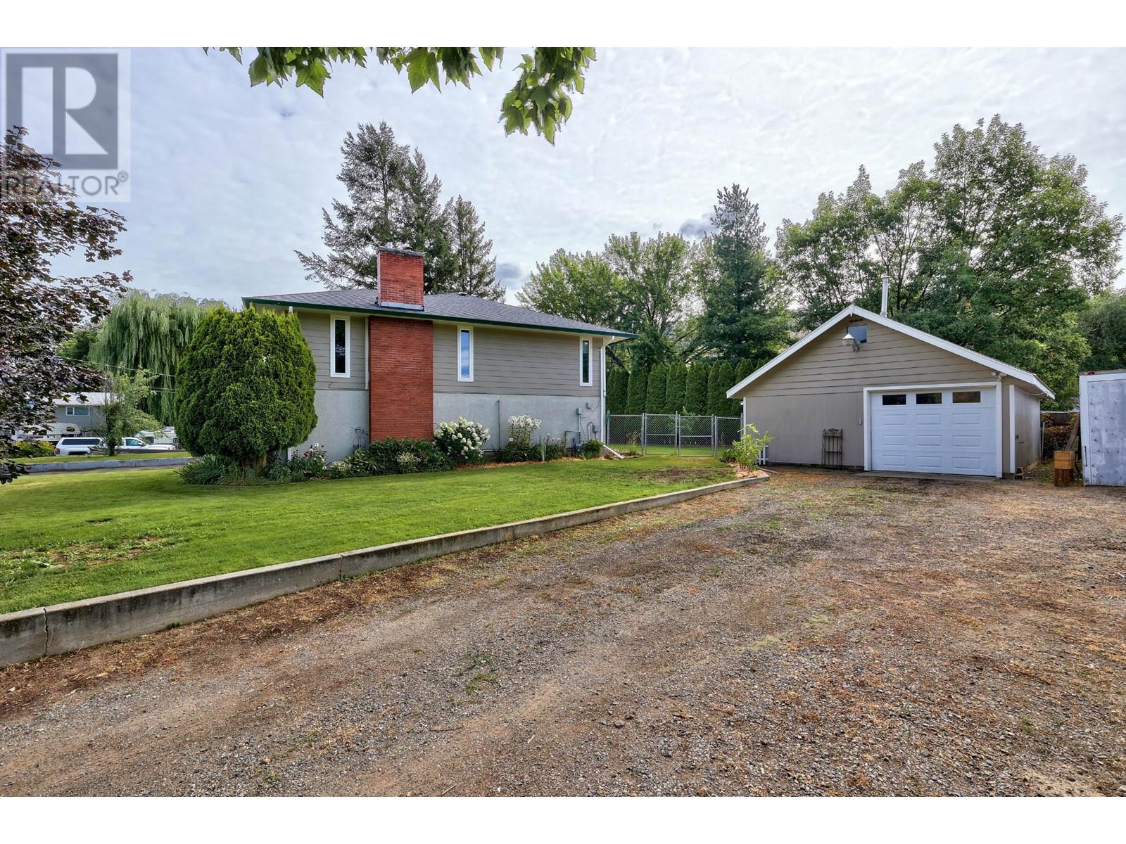 211 Blueberry Place, Kamloops, British Columbia  V2H 1M4 - Photo 4 - 180122