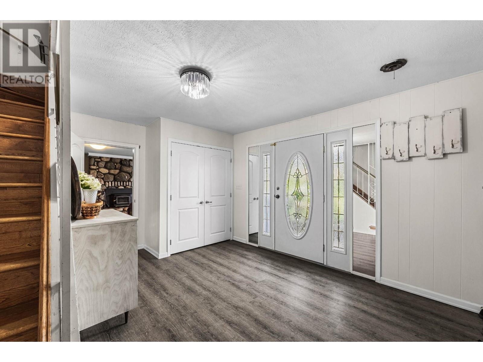 211 Blueberry Place, Kamloops, British Columbia  V2H 1M4 - Photo 5 - 180122