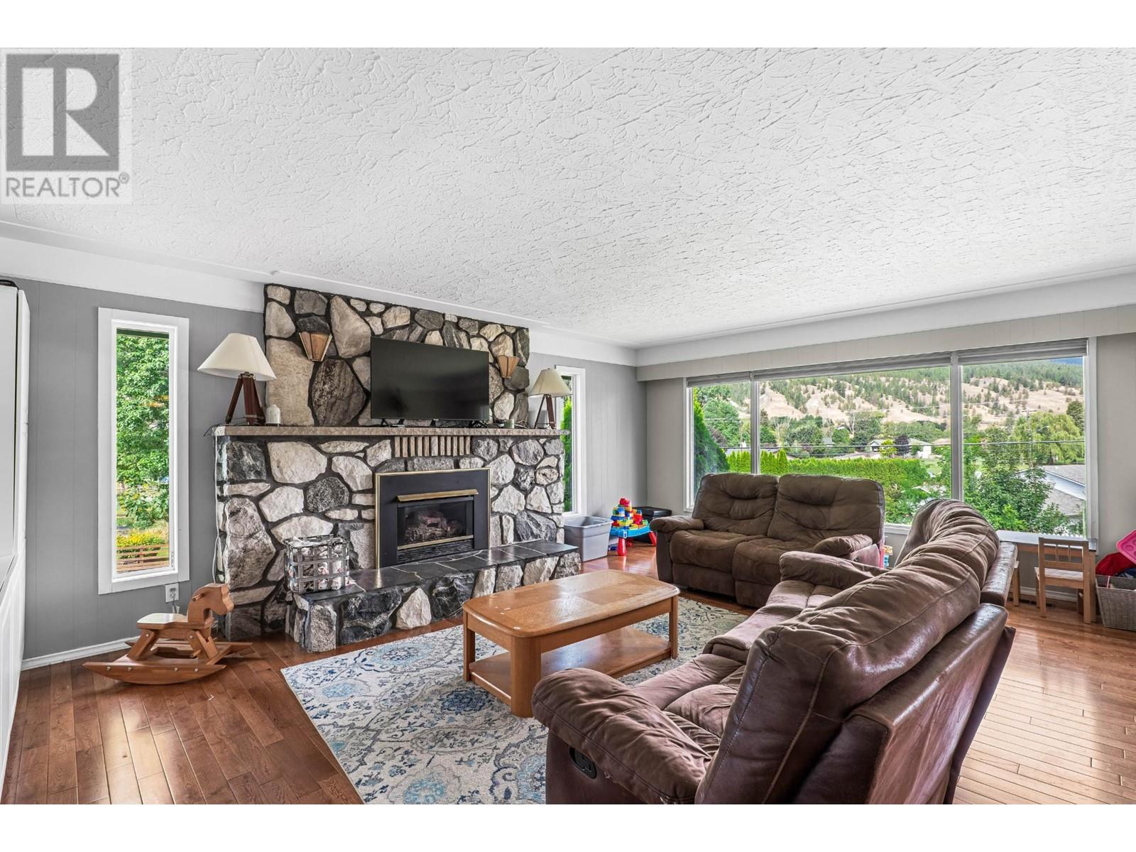 211 Blueberry Place, Kamloops, British Columbia  V2H 1M4 - Photo 6 - 180122