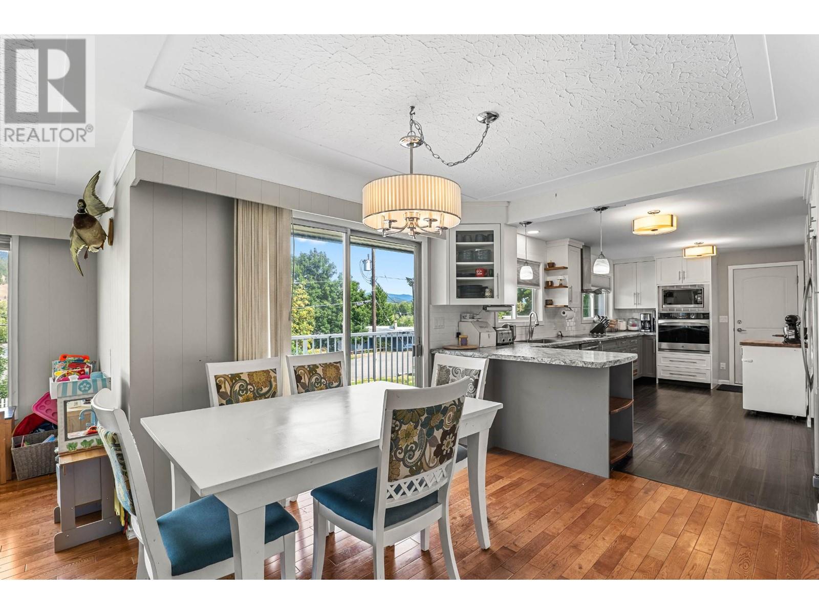 211 Blueberry Place, Kamloops, British Columbia  V2H 1M4 - Photo 8 - 180122