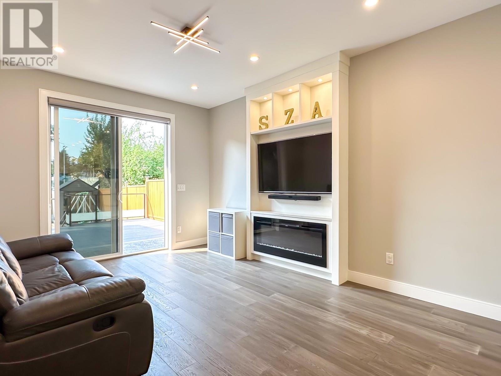 7377 11th Avenue, Burnaby, British Columbia  V3N 2N2 - Photo 14 - R2911092