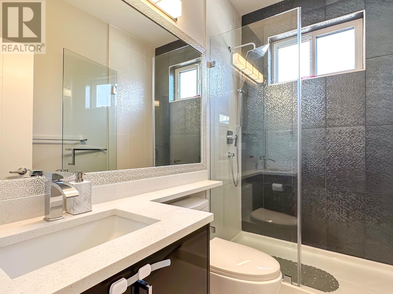 7377 11th Avenue, Burnaby, British Columbia  V3N 2N2 - Photo 31 - R2911092