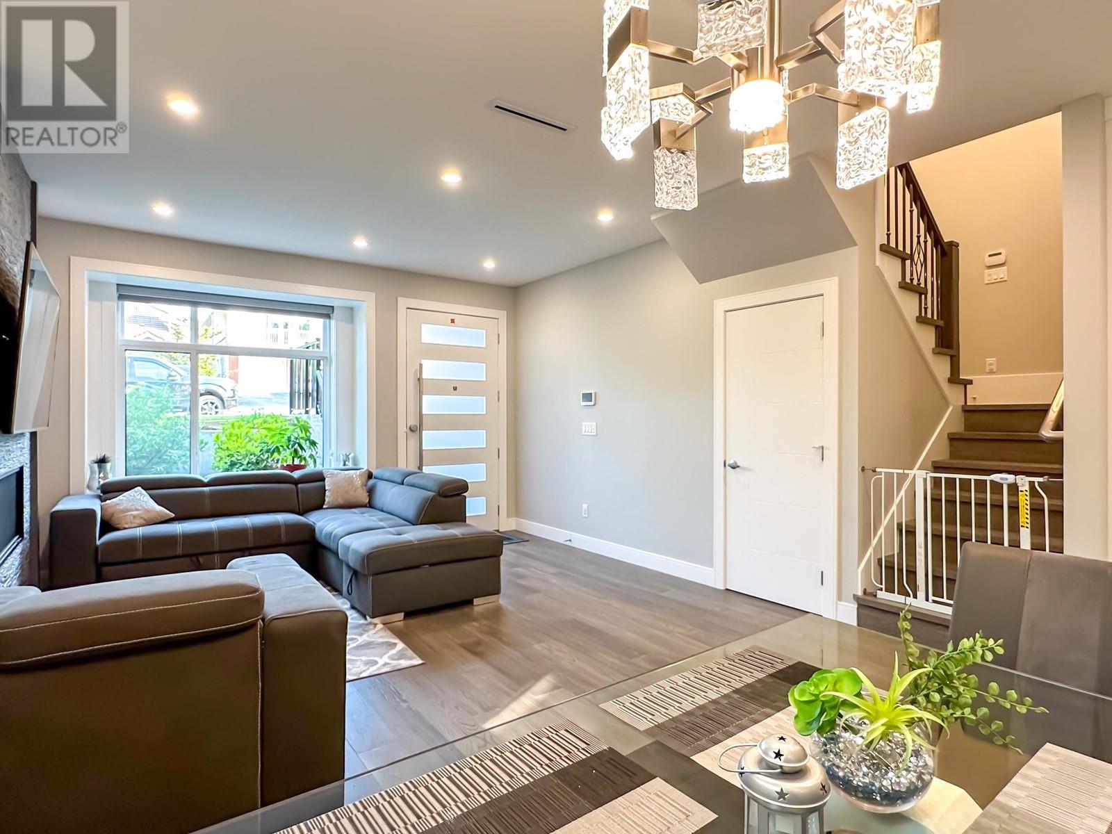 7377 11th Avenue, Burnaby, British Columbia  V3N 2N2 - Photo 6 - R2911092