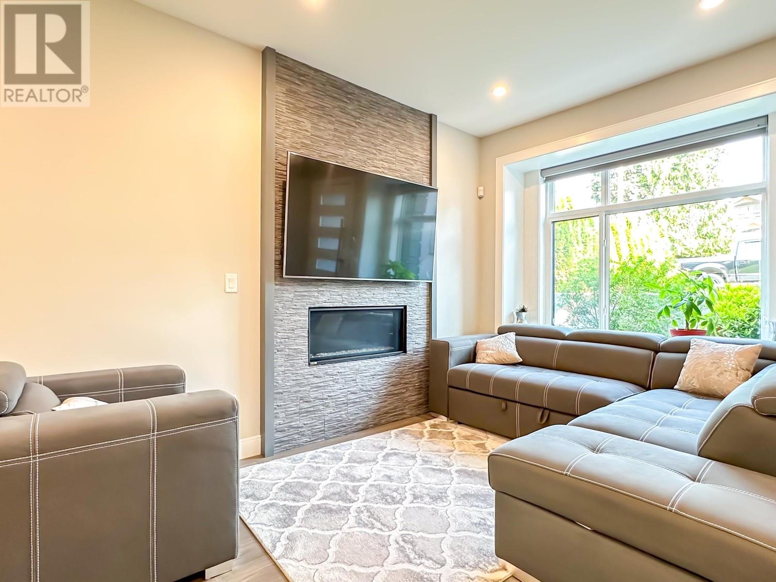 7377 11th Avenue, Burnaby, British Columbia  V3N 2N2 - Photo 8 - R2911092