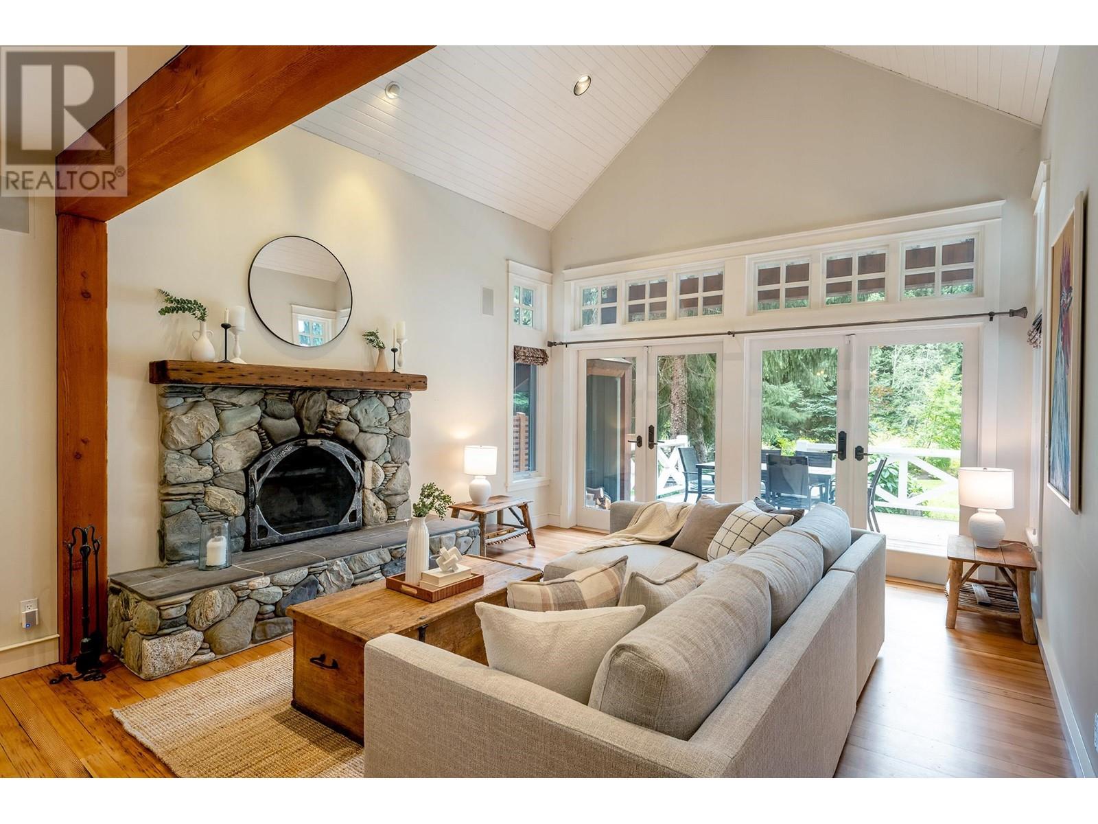 7313 Fitzsimmons Road South, Whistler, British Columbia  V8E 0E5 - Photo 2 - R2911091
