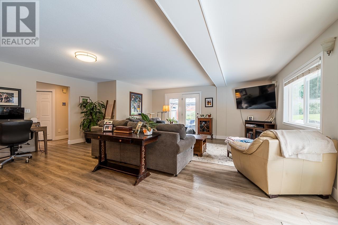 927 Heatherton Crt, Kamloops, British Columbia   - Photo 5 - 180127