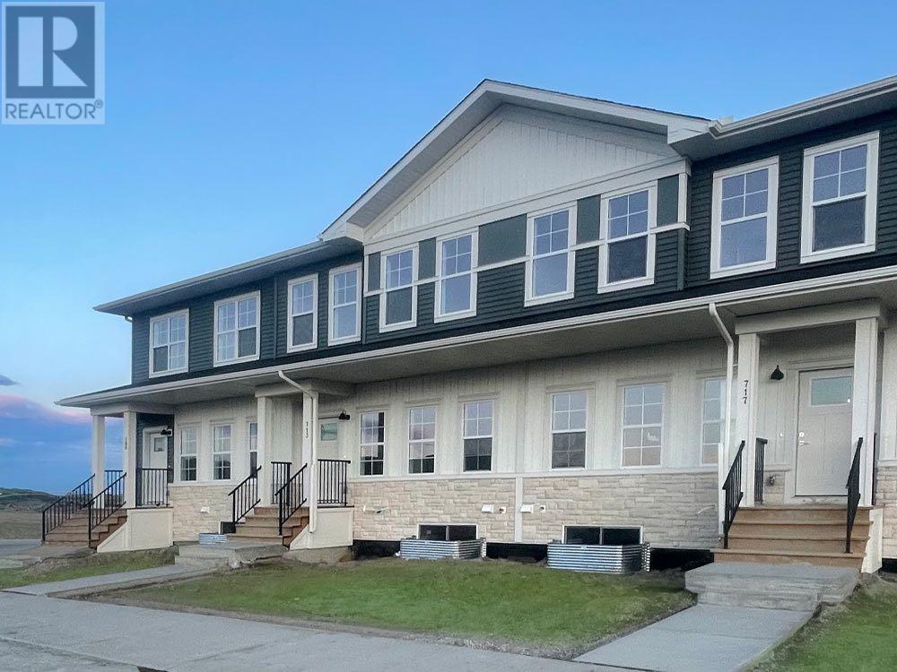 717 Carrington Boulevard NW, calgary, Alberta