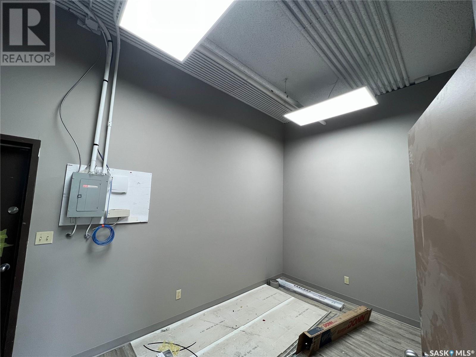 Property at 12 385 Broadway STREET E image 3