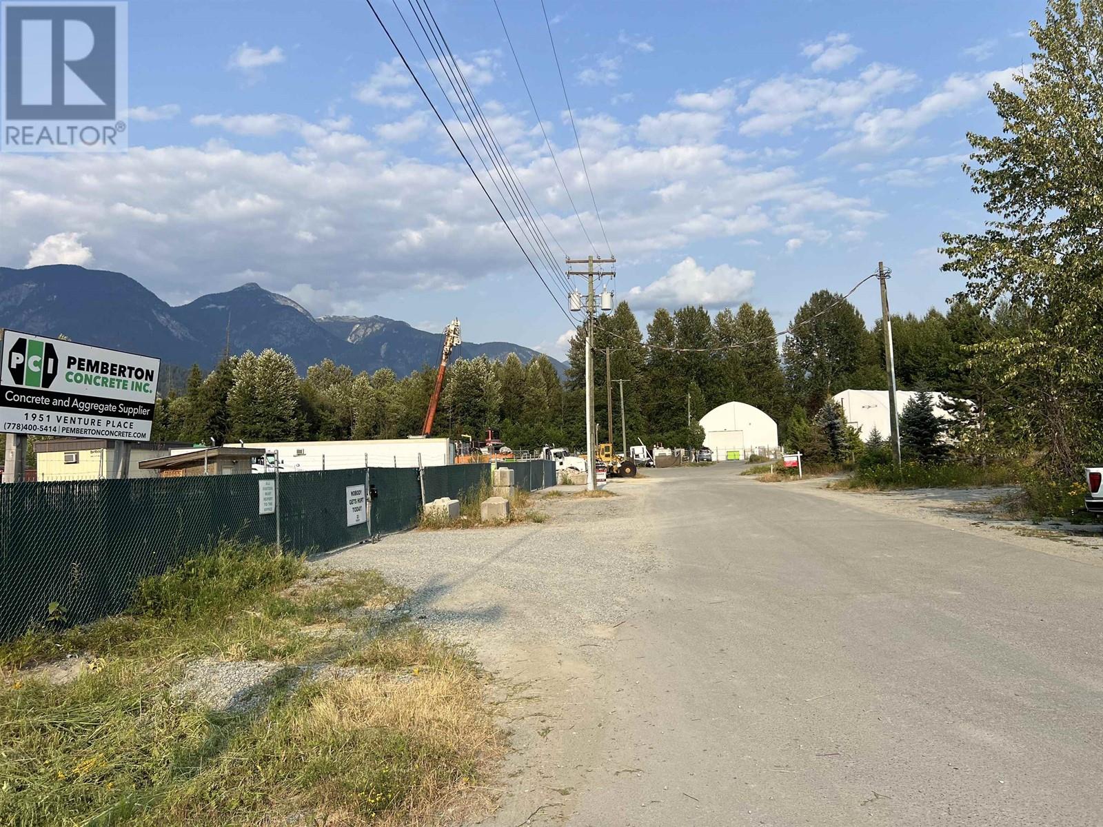 1951 Venture Place, Pemberton, British Columbia  V0N 2L0 - Photo 10 - C8061929
