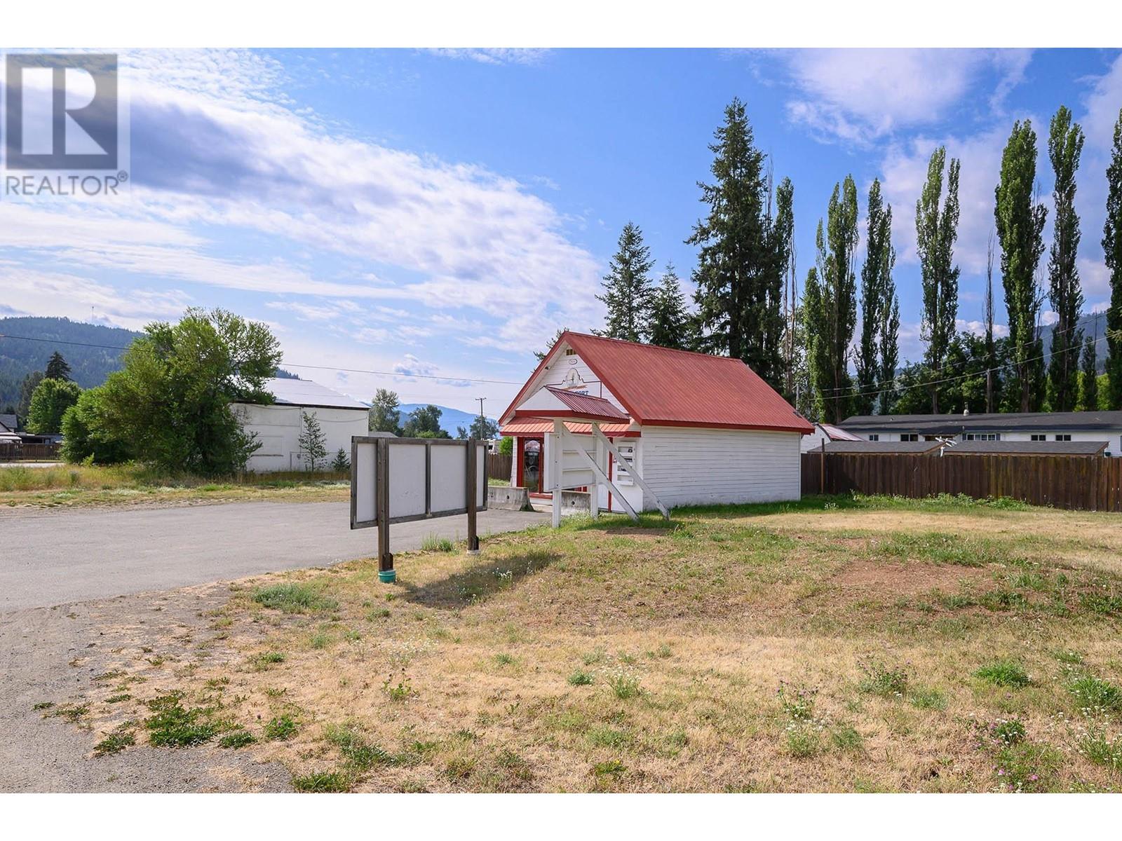 136 Highway 24, Little Fort, British Columbia    - Photo 34 - 180108