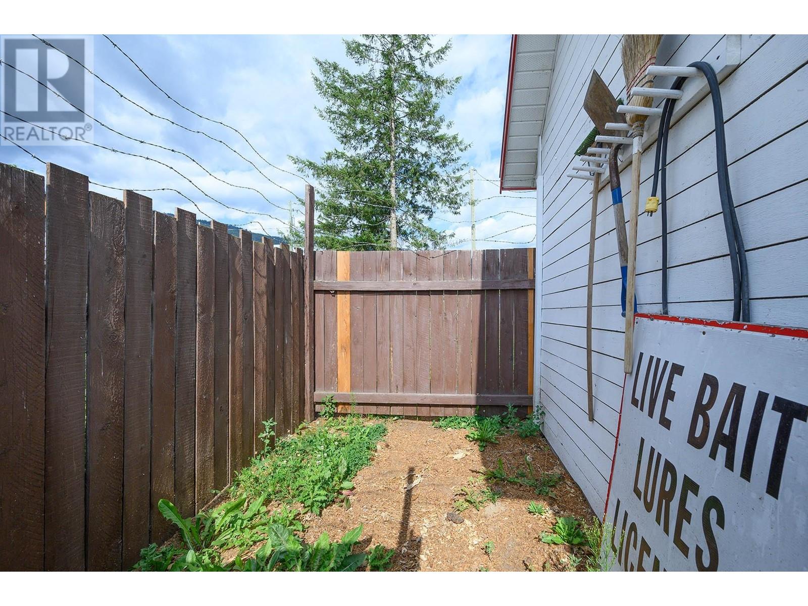 136 Highway 24, Little Fort, British Columbia    - Photo 39 - 180108