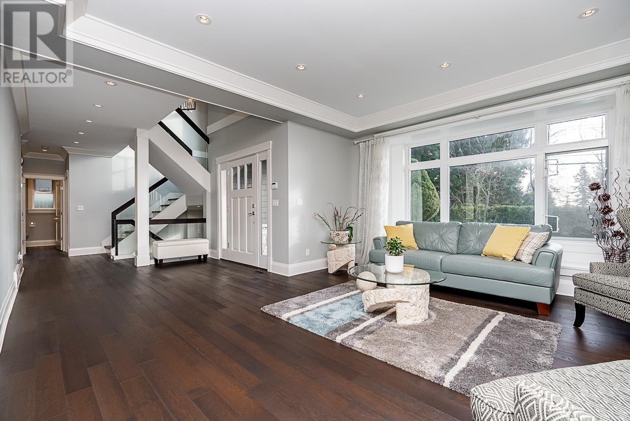 314 E Carisbrooke Road, North Vancouver, British Columbia  V7N 1N3 - Photo 4 - R2911215