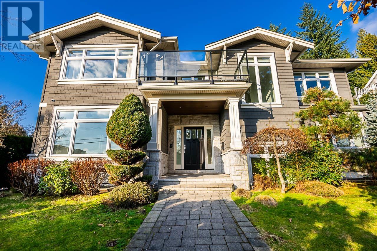 314 E Carisbrooke Road, North Vancouver, British Columbia  V7N 1N3 - Photo 1 - R2911215