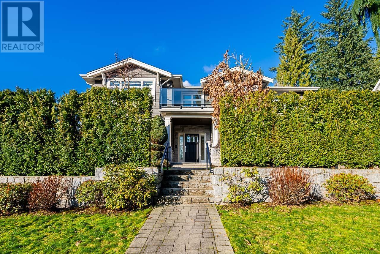 314 E Carisbrooke Road, North Vancouver, British Columbia  V7N 1N3 - Photo 2 - R2911215