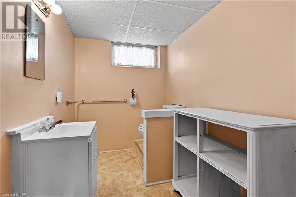 515 Sugarloaf Street, Port Colborne, Ontario  L3K 2P9 - Photo 12 - 40627694