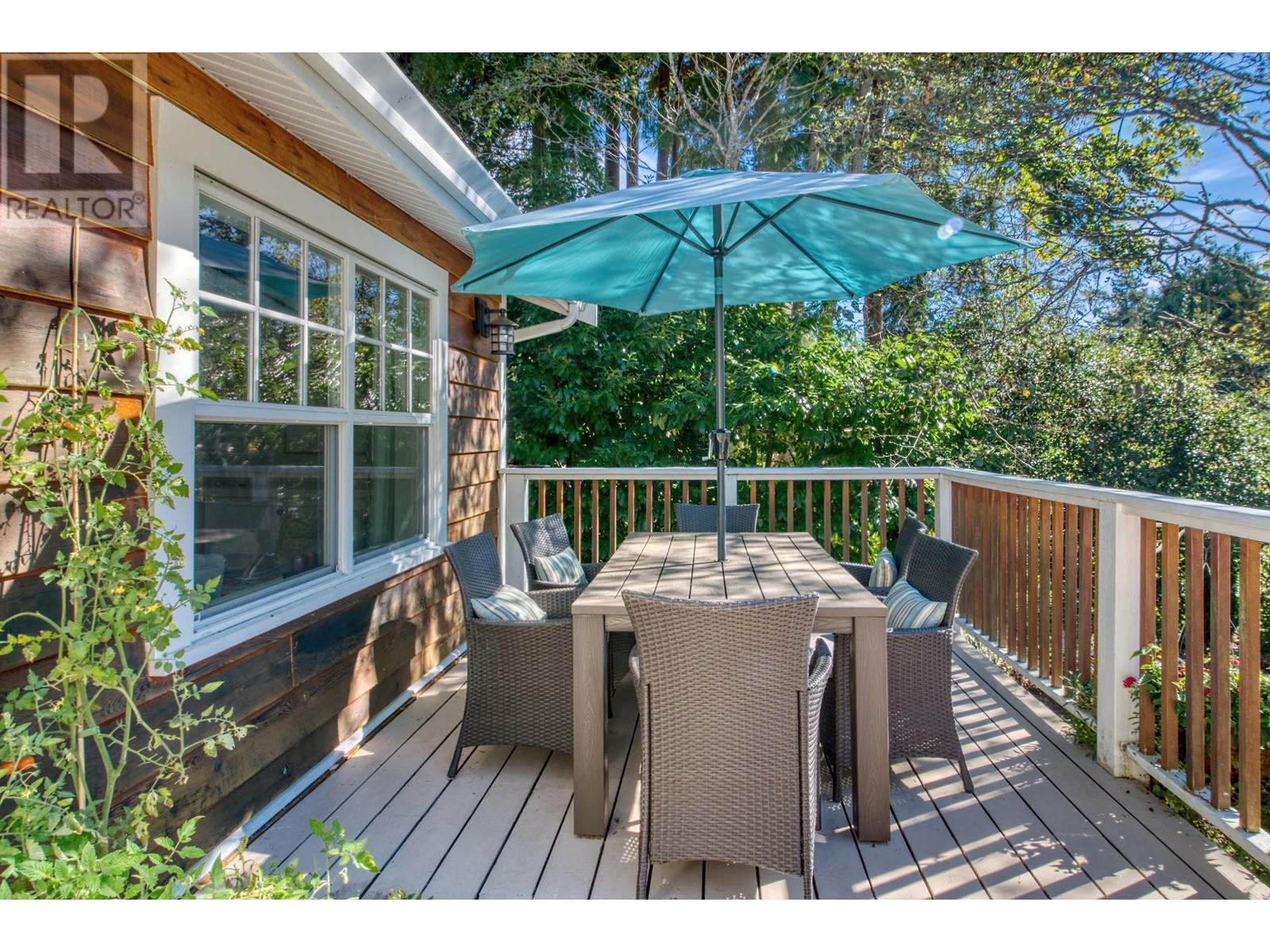 3258 Beach Avenue, Roberts Creek, British Columbia  V0N 2W2 - Photo 2 - R2911424