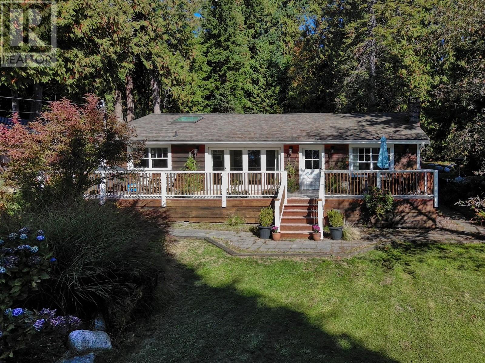 3258 Beach Avenue, Roberts Creek, British Columbia  V0N 2W2 - Photo 22 - R2911424