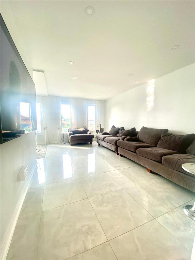 68 Napoli Drive, Hamilton, Ontario  L9C 6X2 - Photo 4 - H4200839