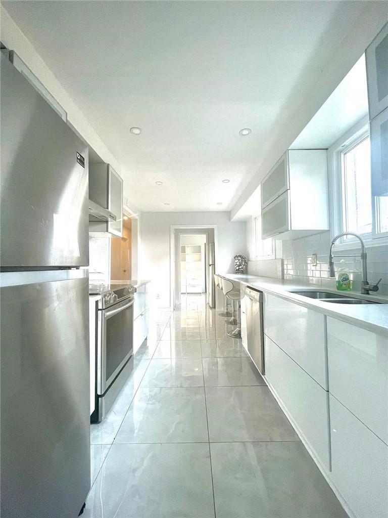 68 Napoli Drive, Hamilton, Ontario  L9C 6X2 - Photo 5 - H4200839