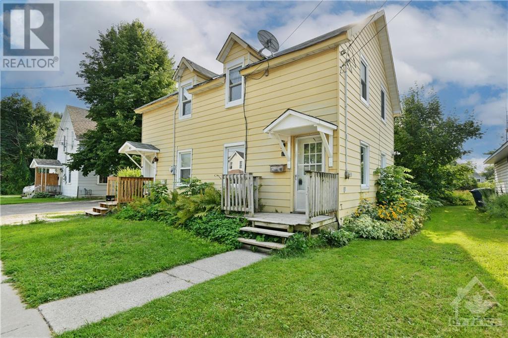 42 Montague Street, Smiths Falls, Ontario  K7A 2M1 - Photo 1 - 1405142