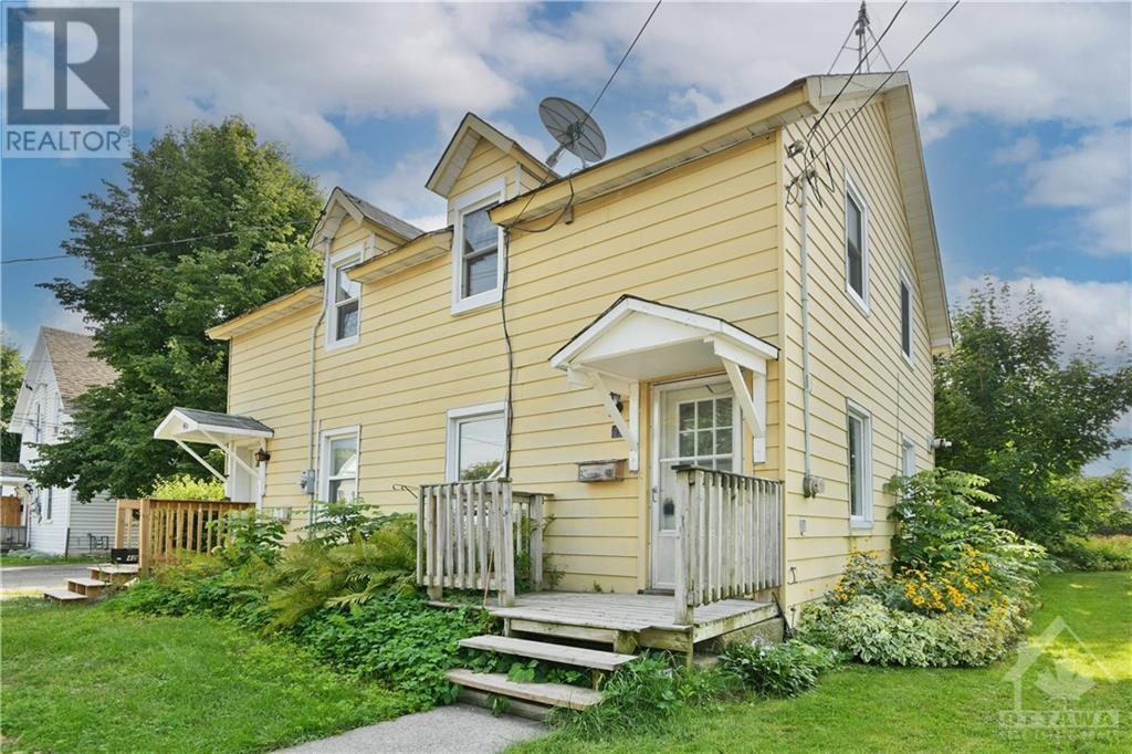 42 Montague Street, Smiths Falls, Ontario  K7A 2M1 - Photo 2 - 1405142