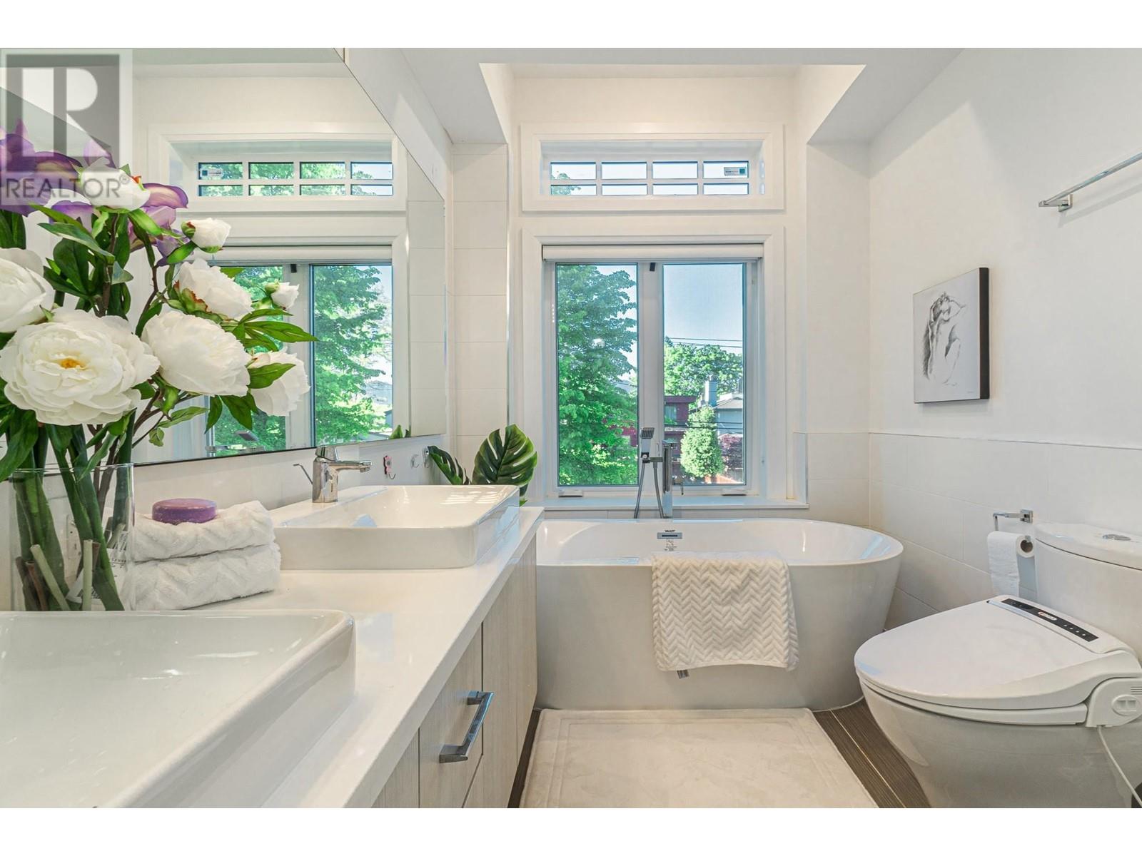 Listing Picture 13 of 27 : 3908 W 17TH AVENUE, Vancouver / 溫哥華 - 魯藝地產 Yvonne Lu Group - MLS Medallion Club Member