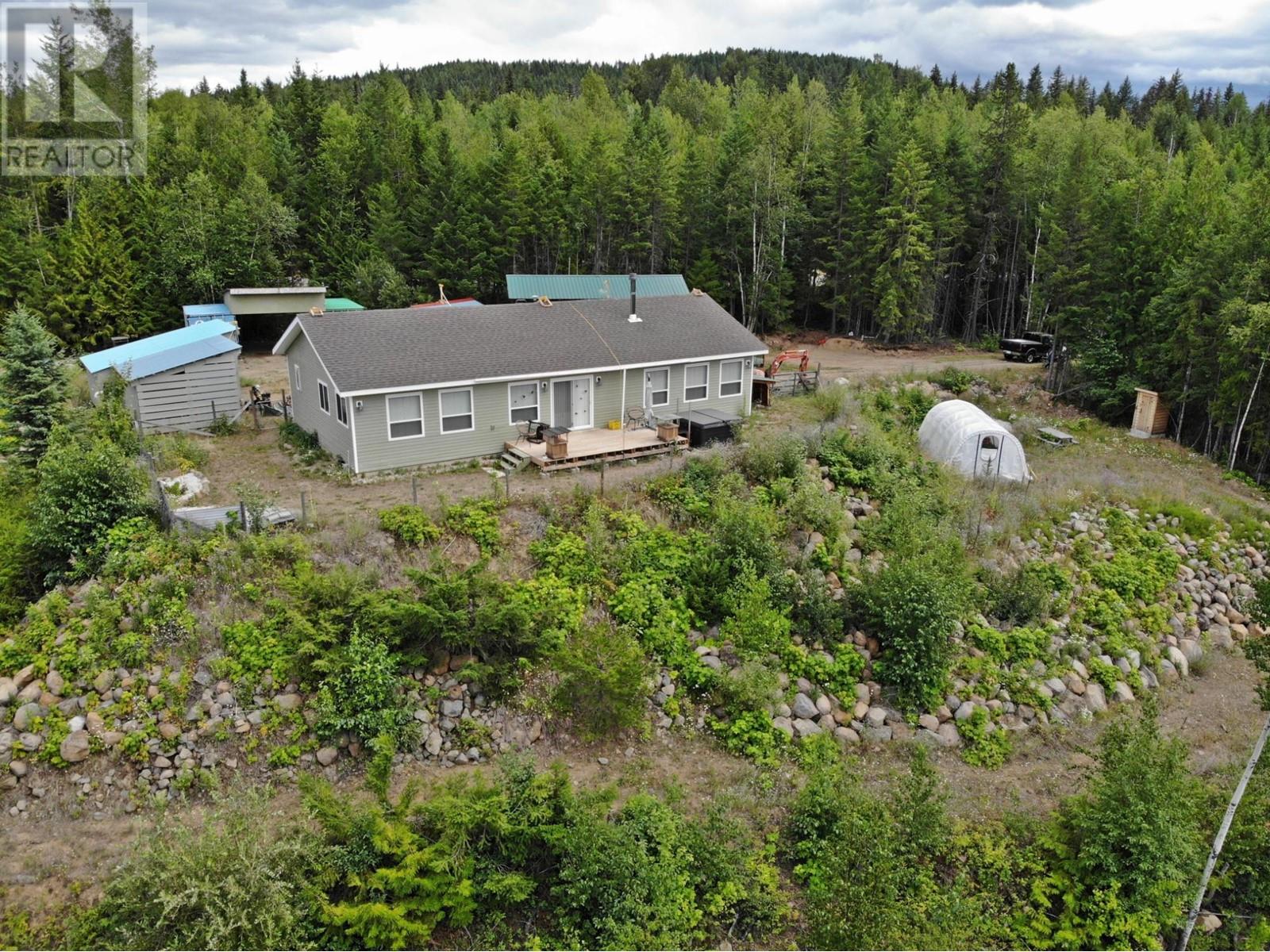 1077 Clearwater Valley Rd, Clearwater, British Columbia  V0E 1N1 - Photo 2 - 180158