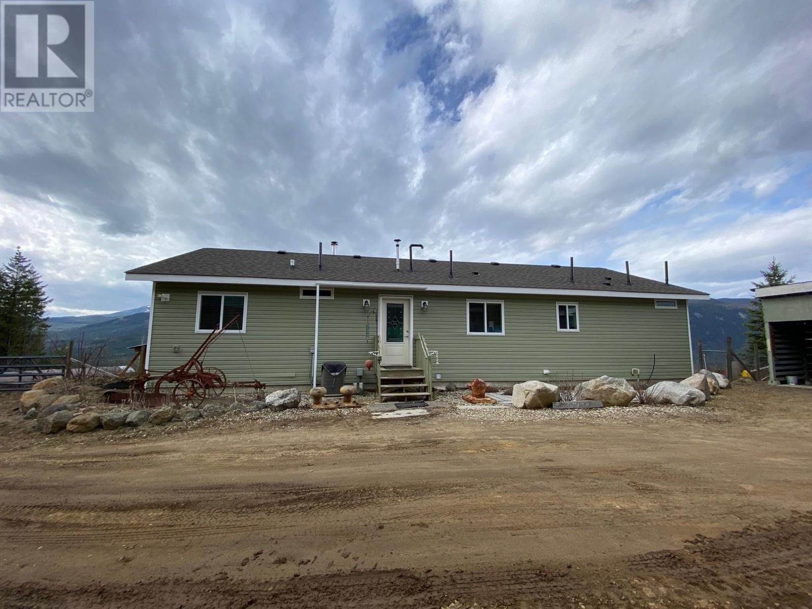 1077 Clearwater Valley Rd, Clearwater, British Columbia  V0E 1N1 - Photo 4 - 180158