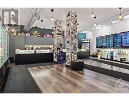 1008 WELLINGTON STREET W