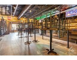 1008 WELLINGTON STREET W