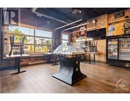 1008 WELLINGTON STREET W