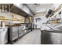 1008 WELLINGTON STREET W