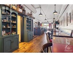 1008 WELLINGTON STREET W