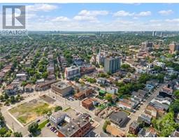 1008 WELLINGTON STREET W