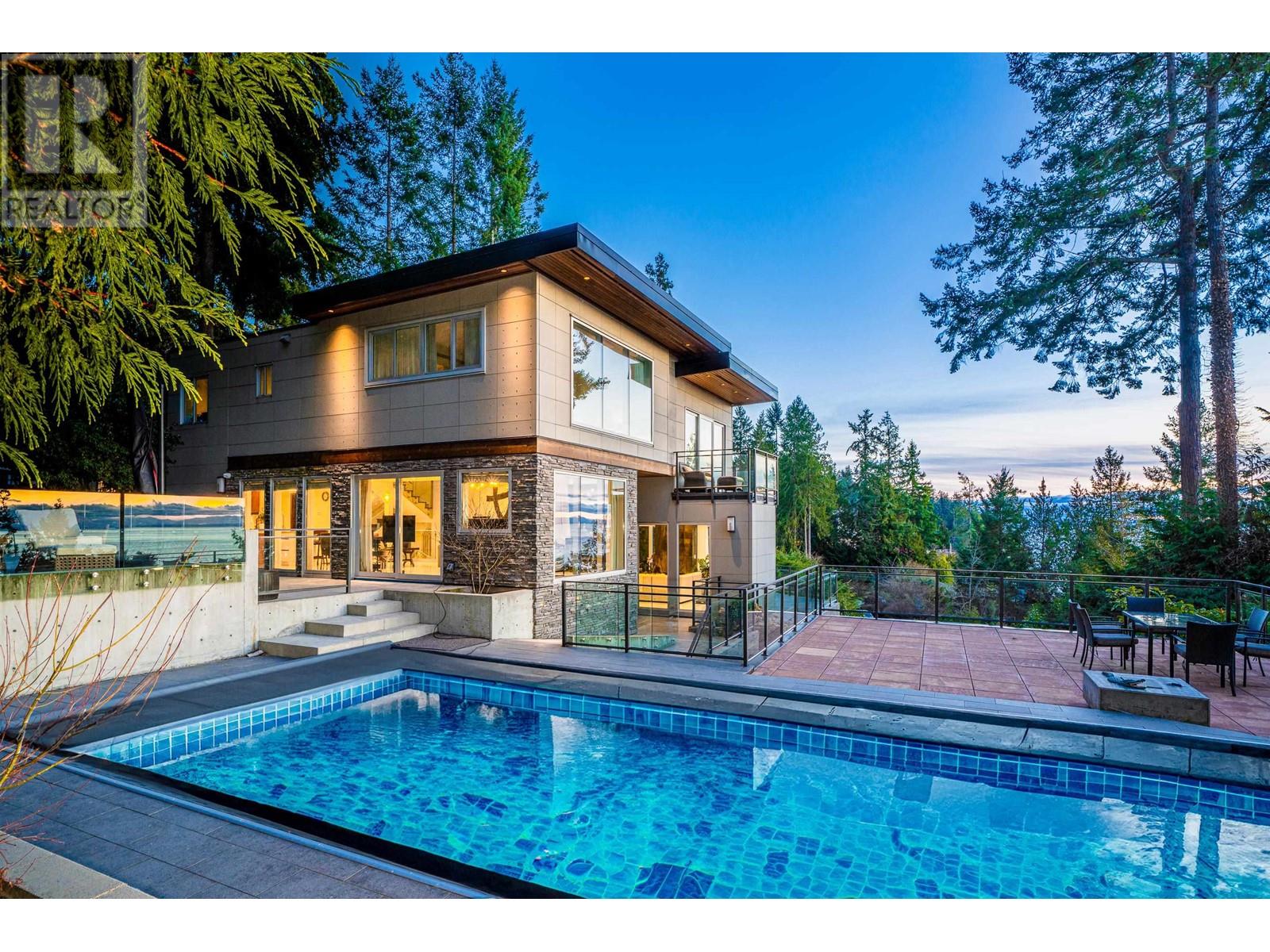5290 Gulf Place, West Vancouver, British Columbia  V7W 2V9 - Photo 1 - R2911210