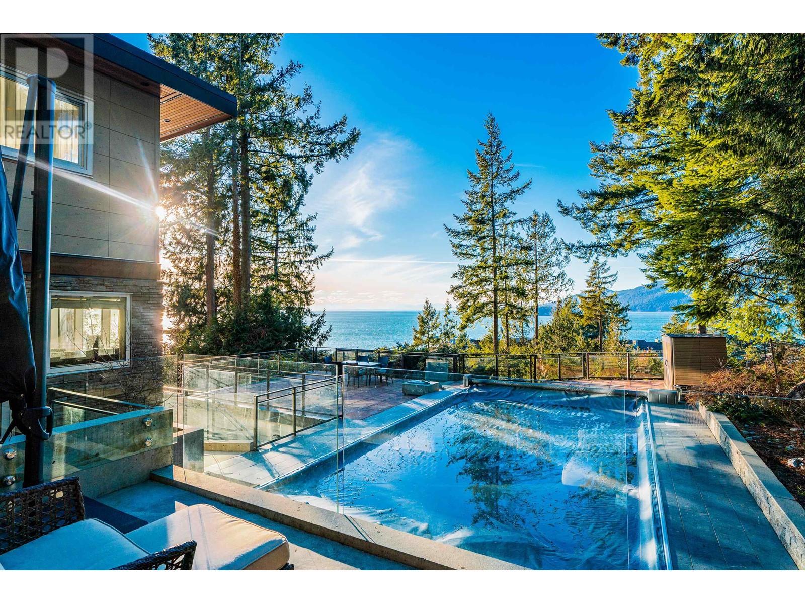 5290 Gulf Place, West Vancouver, British Columbia  V7W 2V9 - Photo 2 - R2911210