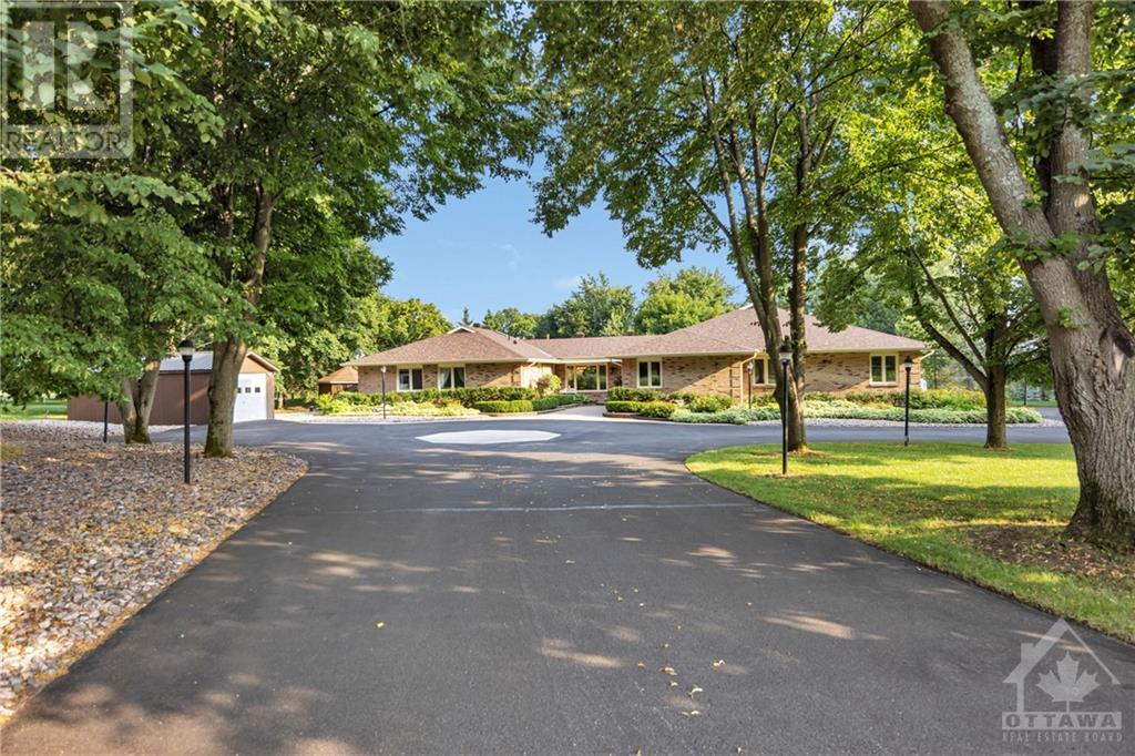 105 LOCHARRON CRESCENT, ottawa, Ontario